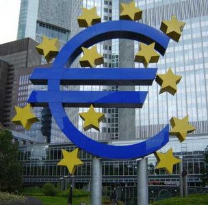 Euro-Skulptur vor der Europäischen Zentralbank